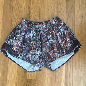 Lululemon hotty hot 4in shorts